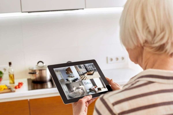 Domotica per Anziani: Guida all’Accessibilità e Sicurezza domotica-assistenziale