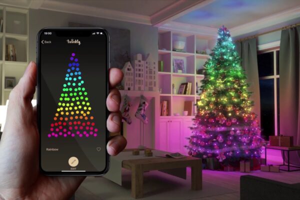 Come automatizzare l'accensione dell'albero di Natale con timer, sensore luminosità e Home Assistant